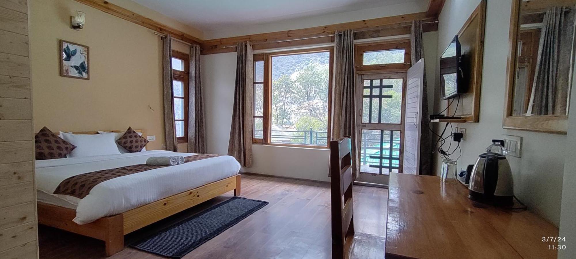 Tirthan Grand Riverside Banjār Εξωτερικό φωτογραφία